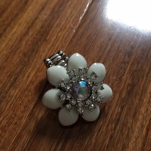 Expandable crystal flower ring 2/ $10